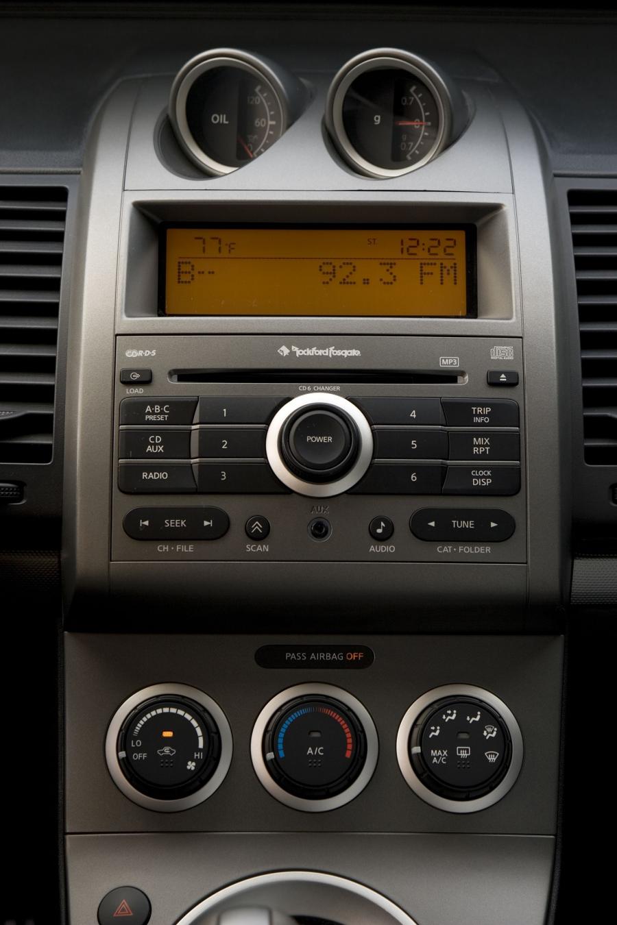 Детали интерьера Nissan Sentra SE-R Spec V (B16) 2007 года  (фото 21 из 21)